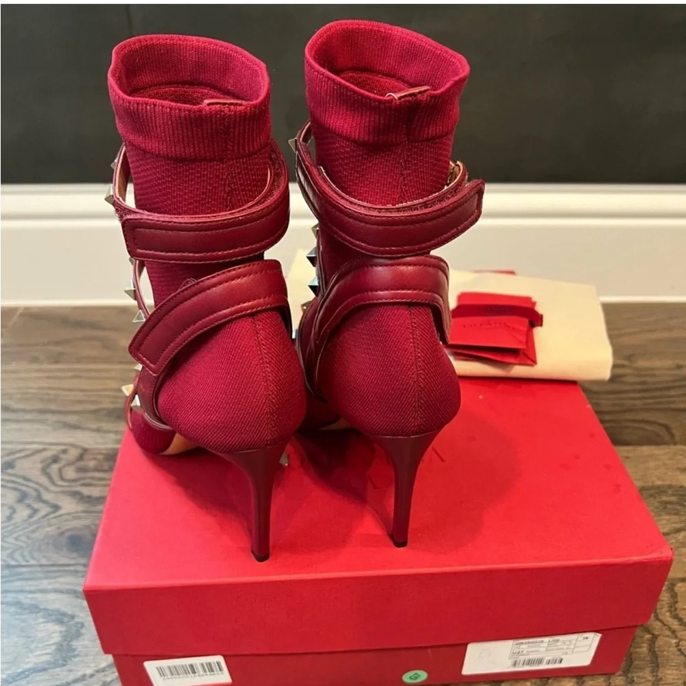 Valentino Garavani Rockstud Ankle Boots In Burgundy - Red - Garnet
